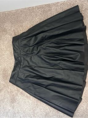 Kendall & Kylie Black Faux Leather Pleated Mini Skirt